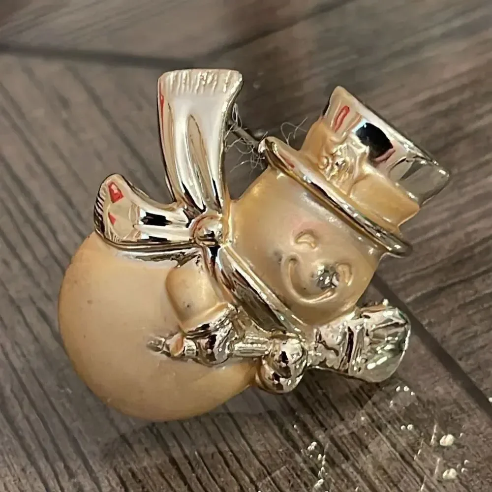 Vintage older pin
